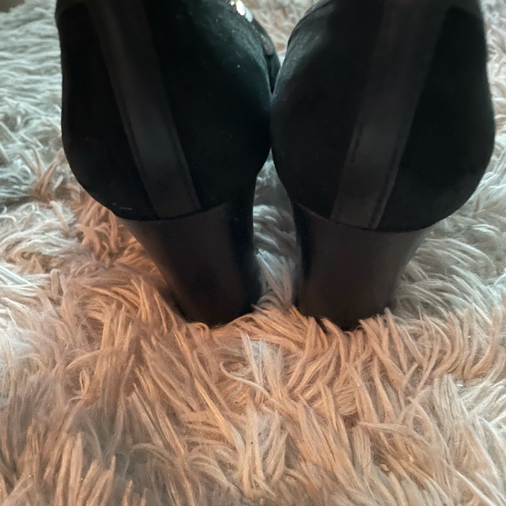 Suede Tory Burch heels, size 9M. - Picture 5 of 9